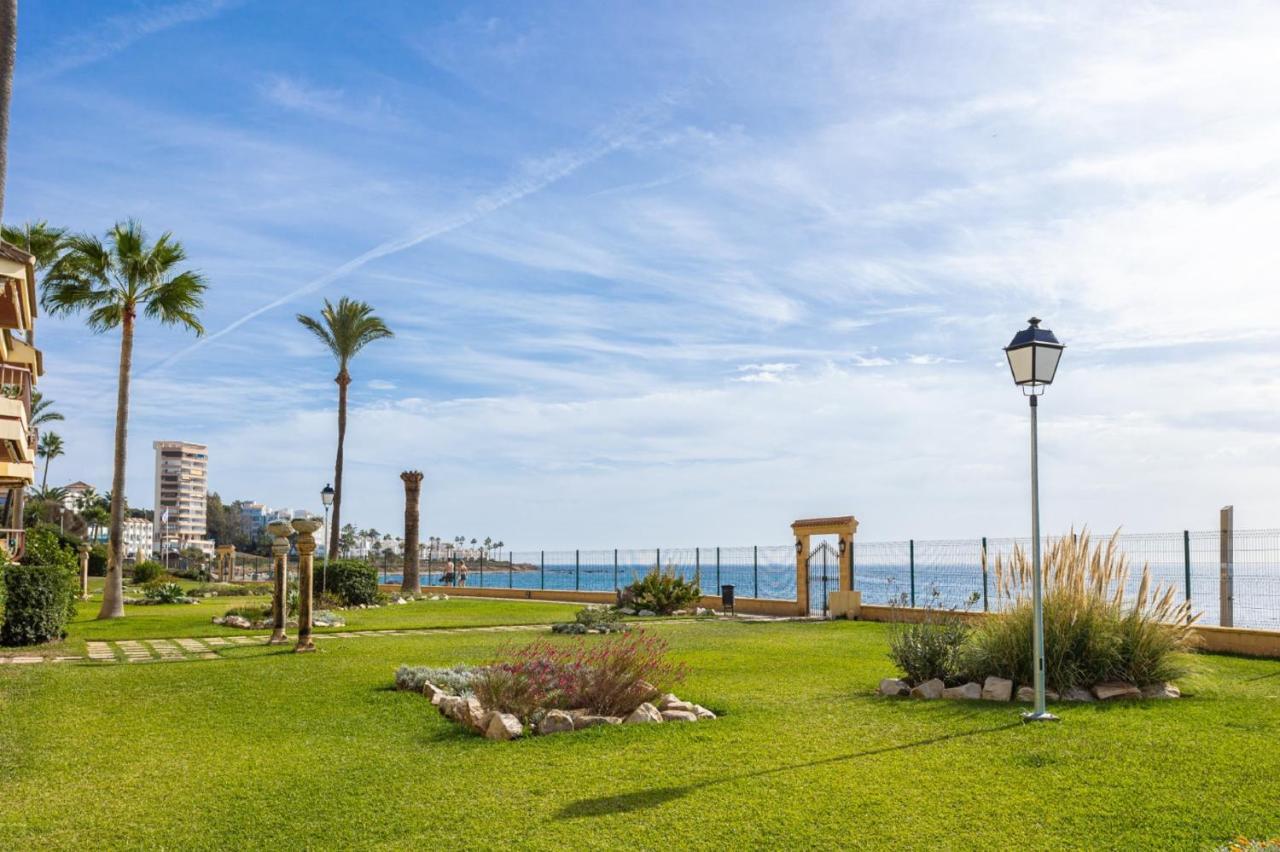 Holidays2Mijas Costa Lubina Del Sol Frontline Beach, Pool, Terrace, Seaview & Parking Sitio de Calahonda Esterno foto
